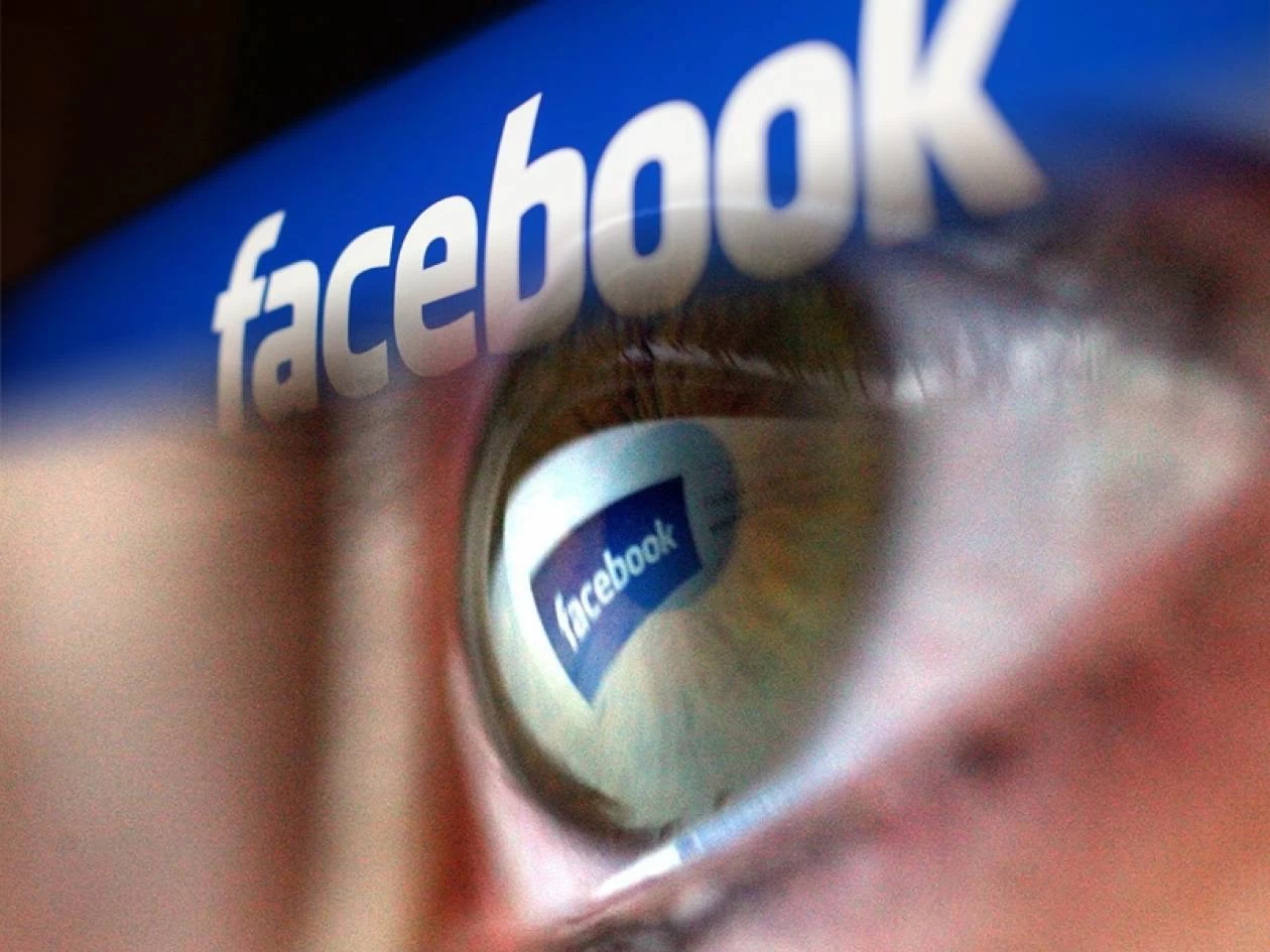 «Γκρεμίζεται» το Facebook: Χιλιάδες υπάλληλοι του απομαγνητοφωνούν και καταγράφουν κλήσεις και συνομιλίες μας -Ωμή παραδοχή